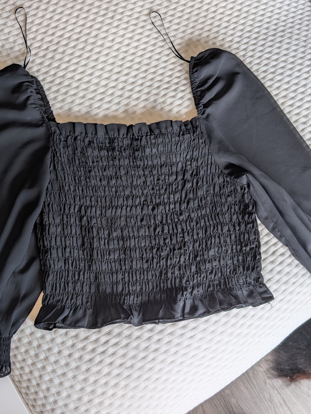 2/25$ π Black Smocked Puff Sleeve Crop Top